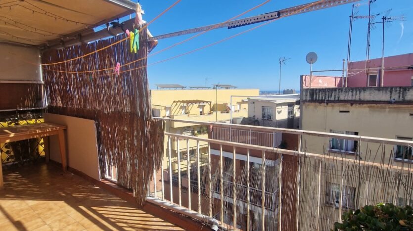 Ático con balcón orientado al mar